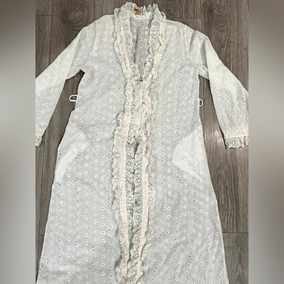 Vintage 80s 90s White Eyelet Duster Robe - Picture 3 of 7